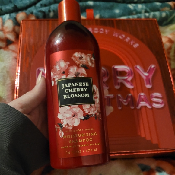 Bath & Body Works Japanese Cherry Blossom Gift Set - Picture 3 of 7